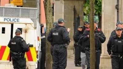 Kuzey İrlanda Polisi’nden (PSNI) yapılan yazılı açıklamada Belfast’taki evde 03.00