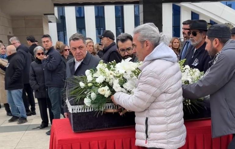 Türk pop müziğinin unutulmaz isimlerinden Alpay, 14 Ekim’de 91 yaşında